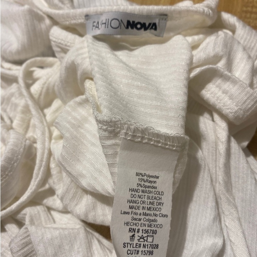 Fashion Nova White Keep Them Tied Up Top NWT size S - Picture 9 of 9